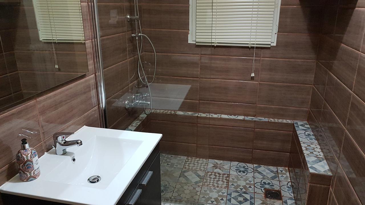 Menta Errathens Apartment - Athens Center, 5 Bd, 2 Bath Bagian luar foto